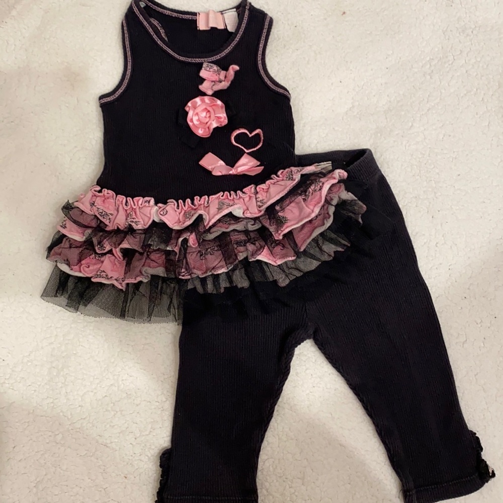 Baby headquarters. Outfit for girls t-shirt and pants with bows. 3-6 months.